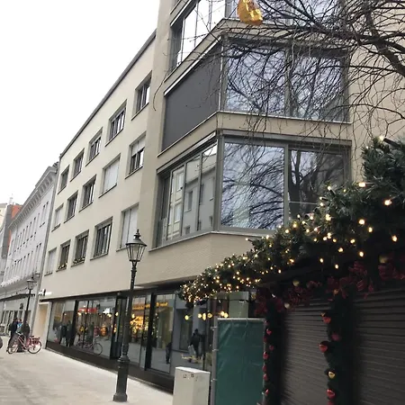 Goldenkey-suites - Luxury 'fuggerei' - At Rathausplatz In The Heart Of - New In 2026 - Air-conditioned Appartement