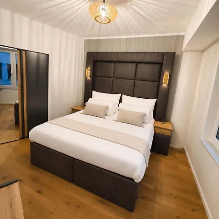 Apartamento Goldenkey-suites - Luxury 'fuggerei' - At Rathausplatz In The Heart Of - New In 2026 - Air-conditioned Augsburg