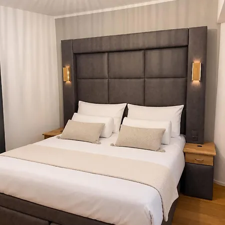 Apartamento Goldenkey-suites - Luxury 'fuggerei' - At Rathausplatz In The Heart Of - New In 2026 - Air-conditioned Augsburg