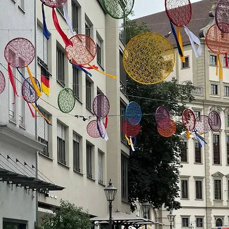 Goldenkey-suites - Luxury 'fuggerei' - At Rathausplatz In The Heart Of - New In 2026 - Air-conditioned Apartamento Augsburg