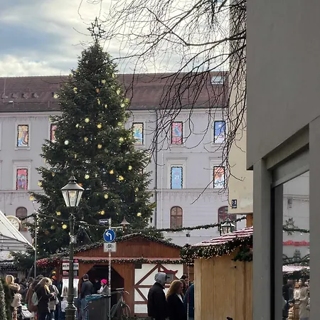 Goldenkey-suites - Luxury 'fuggerei' - At Rathausplatz In The Heart Of - New In 2026 - Air-conditioned Appartement Augsburg